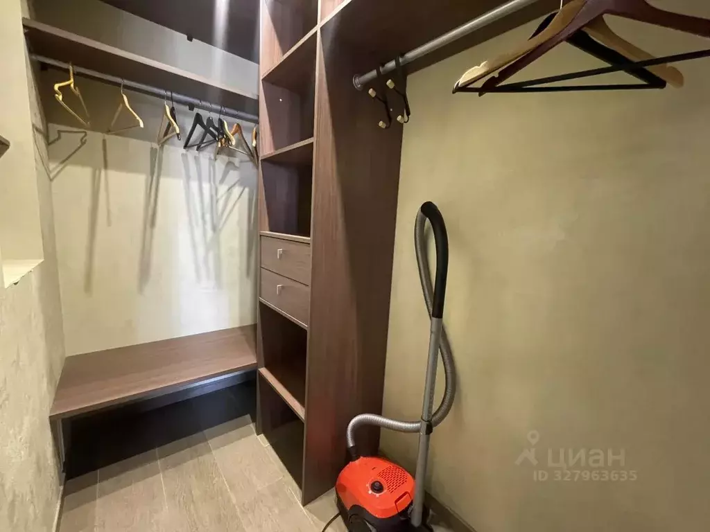 2-к кв. Омская область, Омск ул. Всеволода Иванова, 15/1 (76.1 м) - Фото 2