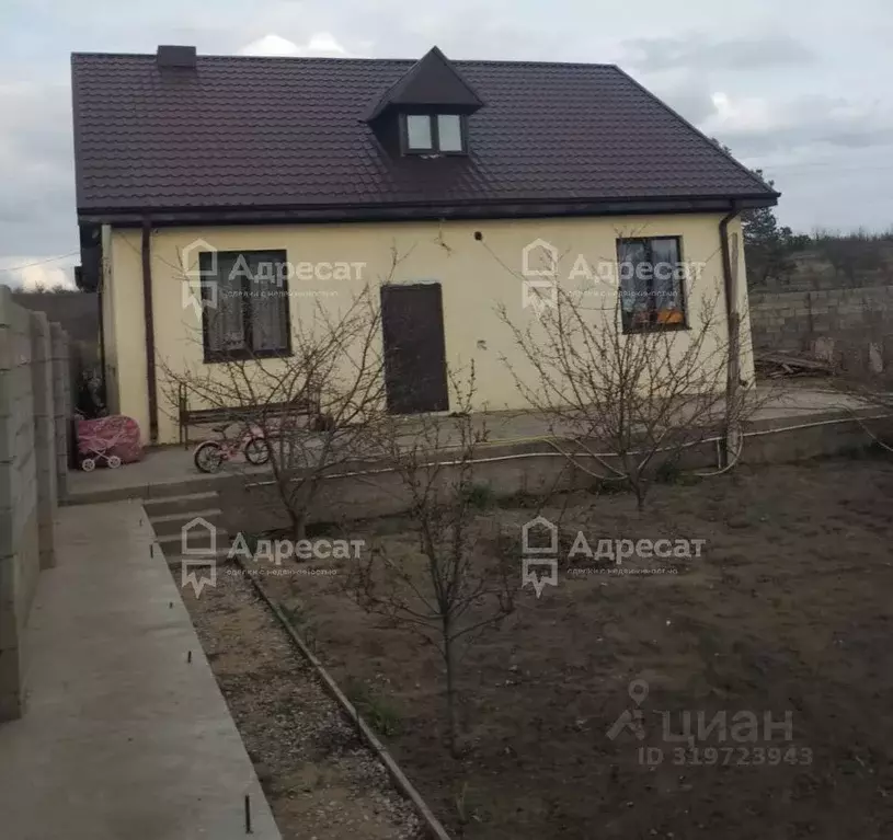 Дом в Волгоградская область, Волгоград Ангарская ул. (171 м) - Фото 0