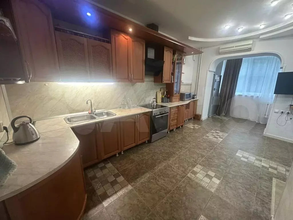 3-к. квартира, 98 м, 1/6 эт. - Фото 0