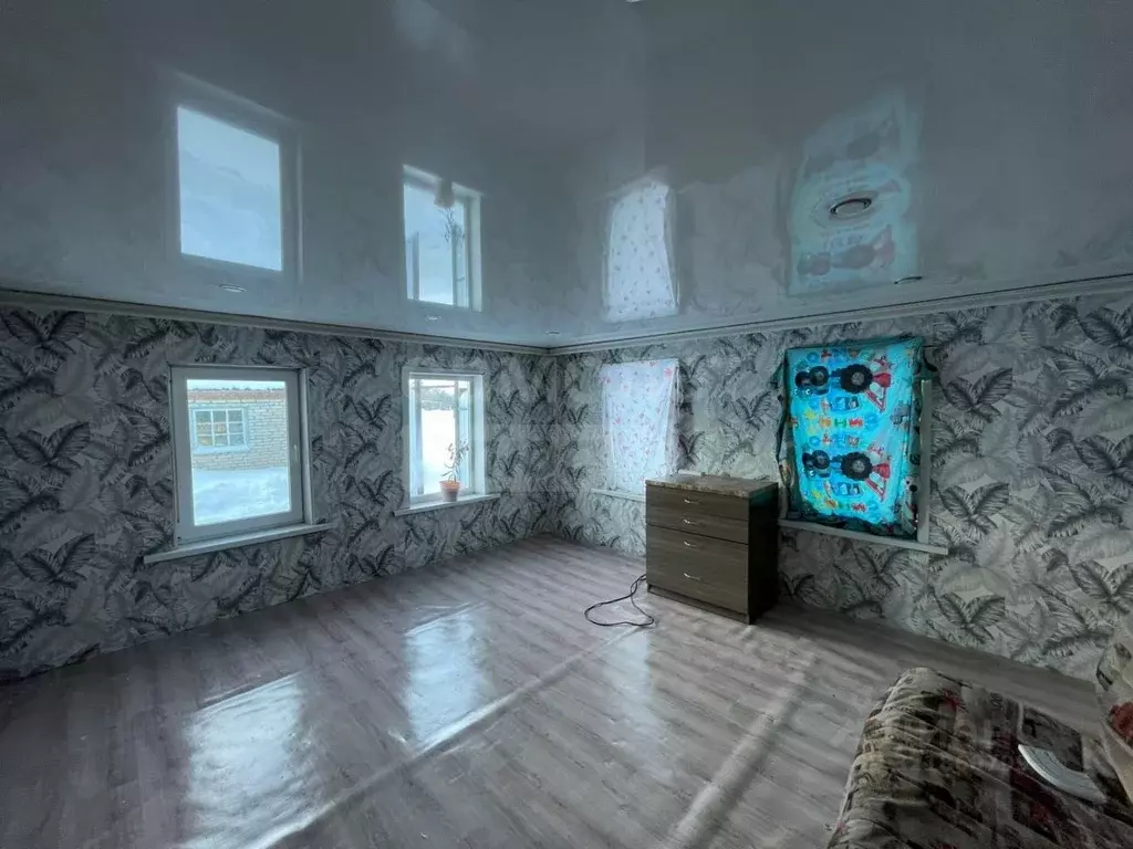 Дом в Оренбургская область, Саракташский район, с. Петровское Трудовая ... - Фото 1