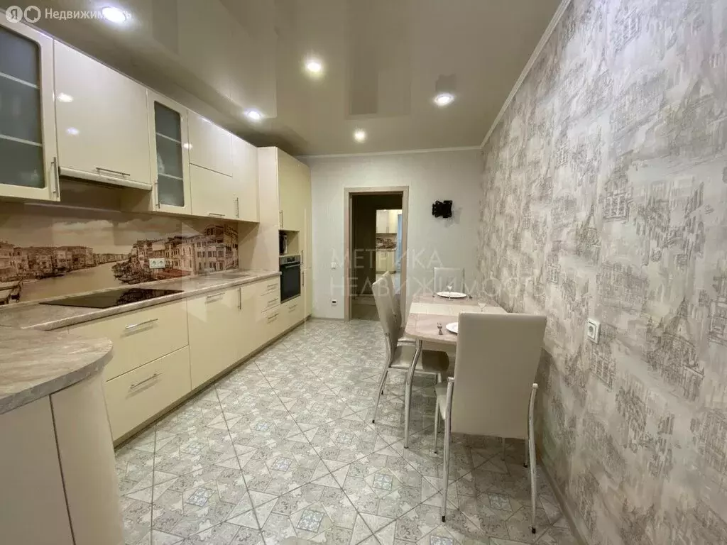 3-комнатная квартира: Тюмень, Ямская улица, 90 (91 м) - Фото 1