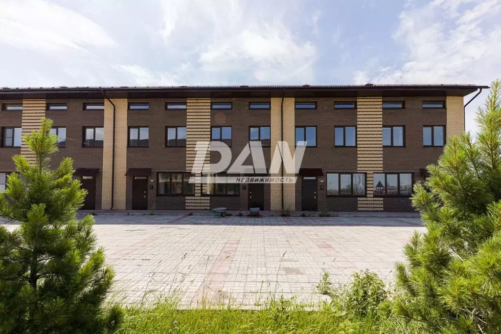 Таунхаус в Челябинская область, с. Еткуль ул. Кедровая, 2 (250 м) - Фото 1