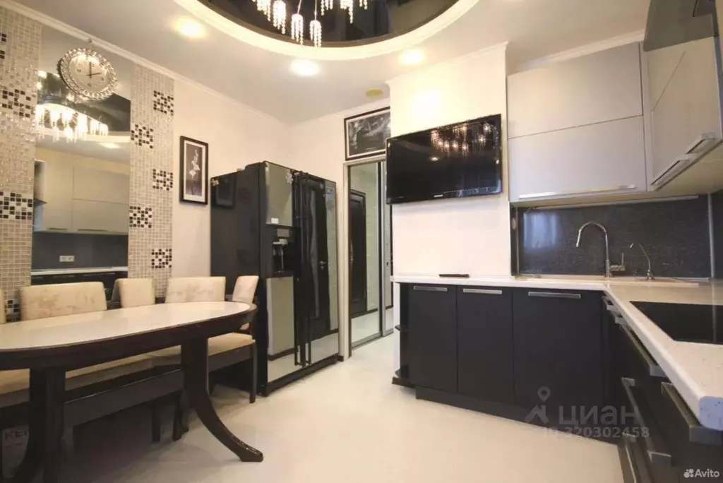 3-к кв. Ханты-Мансийский АО, Нижневартовск ул. Нефтяников, 4 (73.9 м) - Фото 0