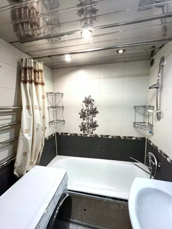 3-к кв. Красноярский край, Красноярск ул. Чернышевского, 104 (67.0 м) - Фото 1