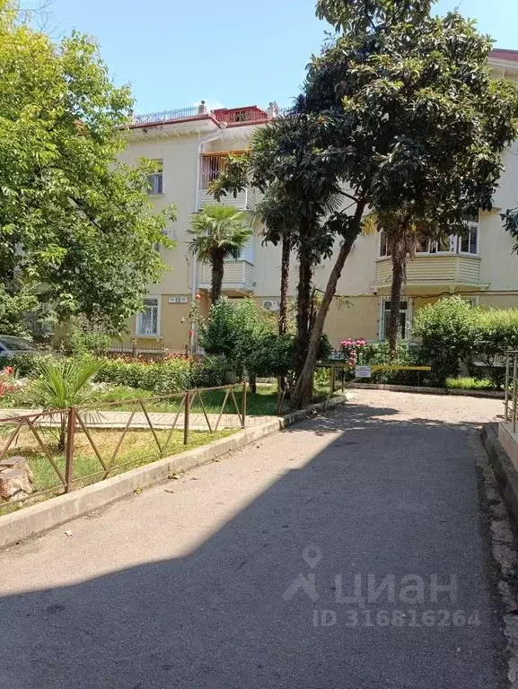 2-к кв. Краснодарский край, Сочи Центральный мкр, ул. Роз, 58 (70.0 м) - Фото 0