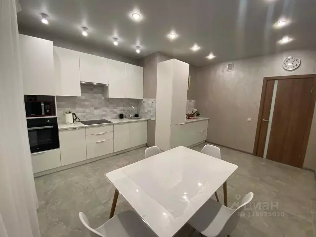 2-к кв. Татарстан, Казань ул. Вишневского, 61А (76.0 м) - Фото 0
