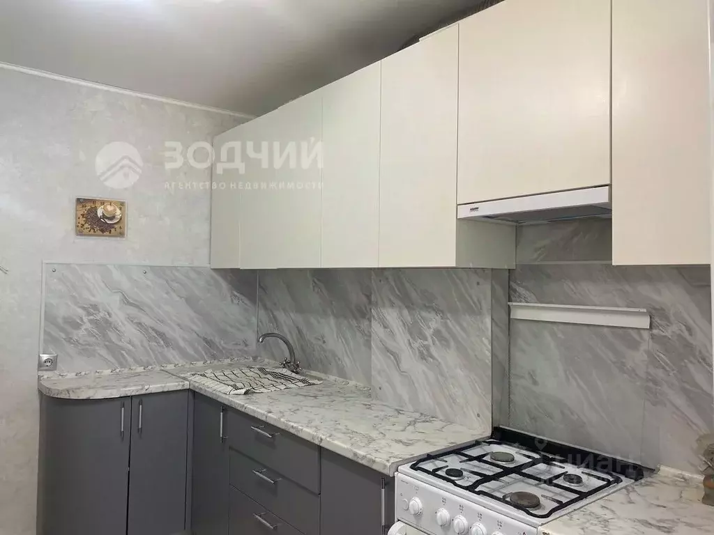 2-к кв. Чувашия, Канаш ул. Толстого, 15 (43.9 м) - Фото 0