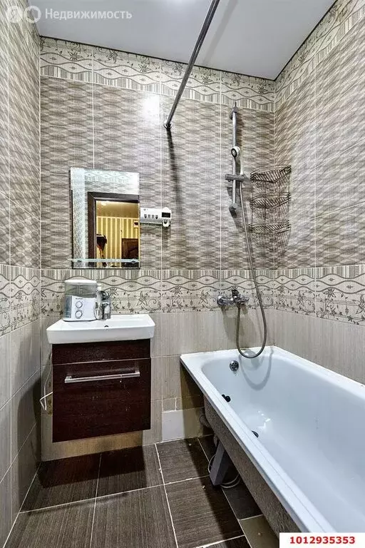 2-комнатная квартира: Краснодар, улица имени Жлобы, 145 (61 м) - Фото 0