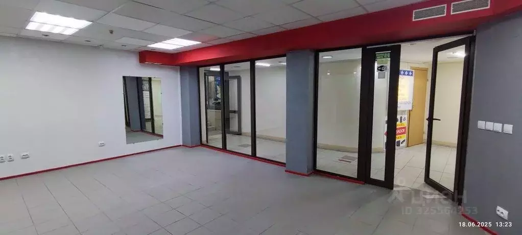 Торговая площадь в Крым, Симферополь просп. Кирова, 29/1 (50 м) - Фото 1