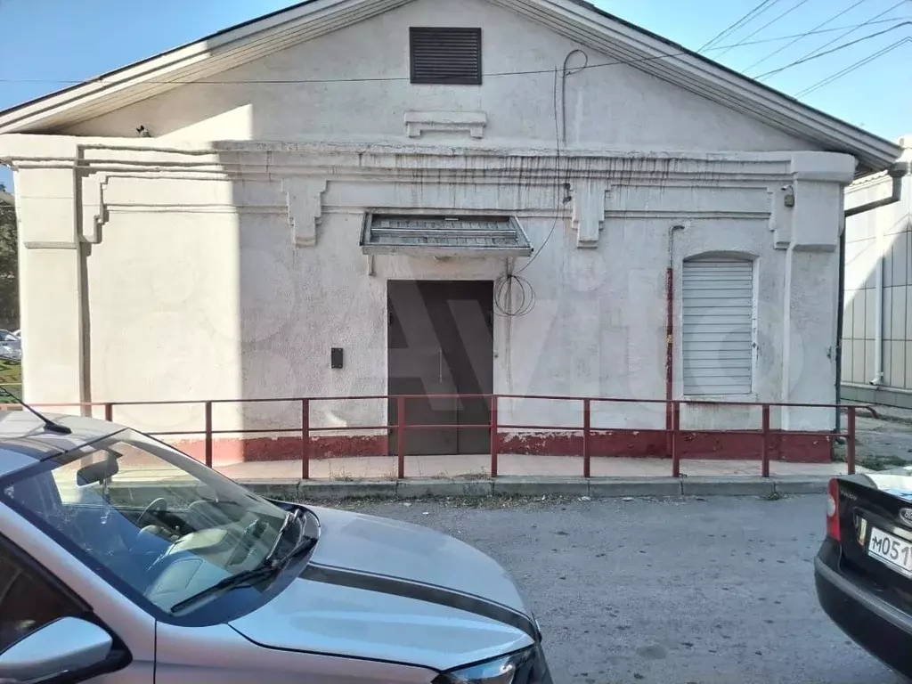 Торговое здание в Центре Батайска 150м - Фото 1