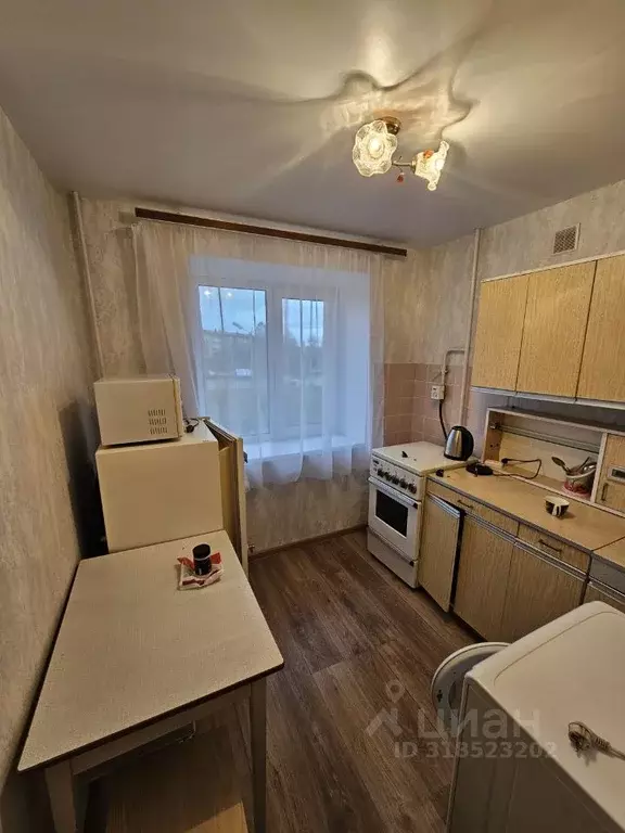 1-к кв. Омская область, Омск просп. Космический, 26 (30.0 м) - Фото 0