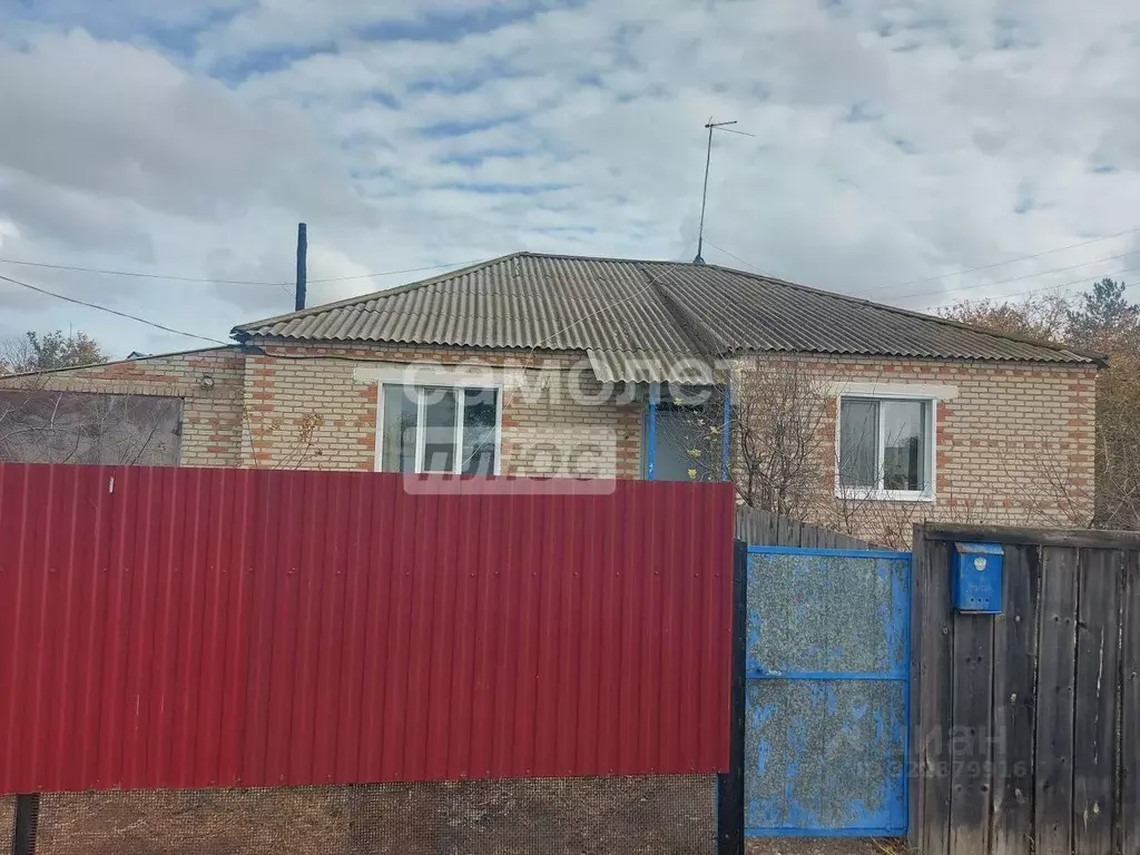 Дом в Оренбургская область, Сакмарский район, пос. Красный Коммунар ... - Фото 1