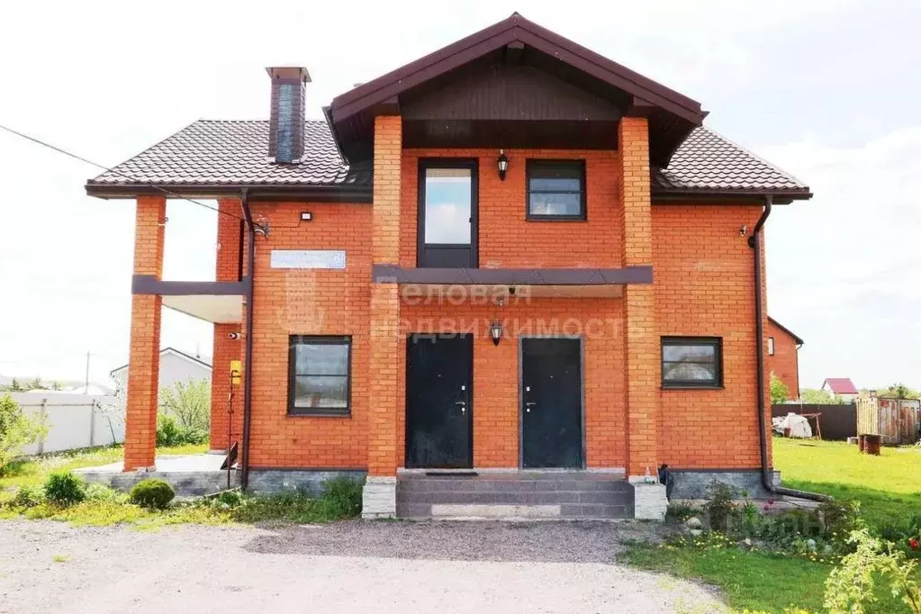 Дом в Новгородская область, Новгородский район, Ермолинское с/пос, д. ... - Фото 1