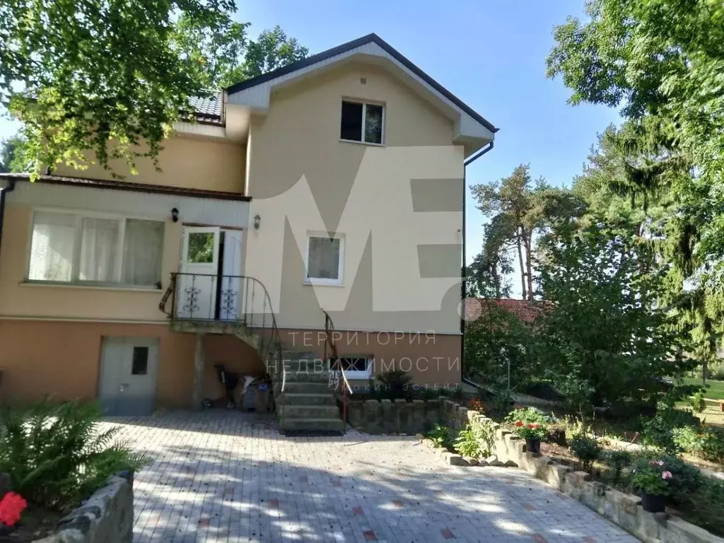 Дом в Калининградская область, Ладушкин Октябрьская ул., 9Б (240 м) - Фото 1