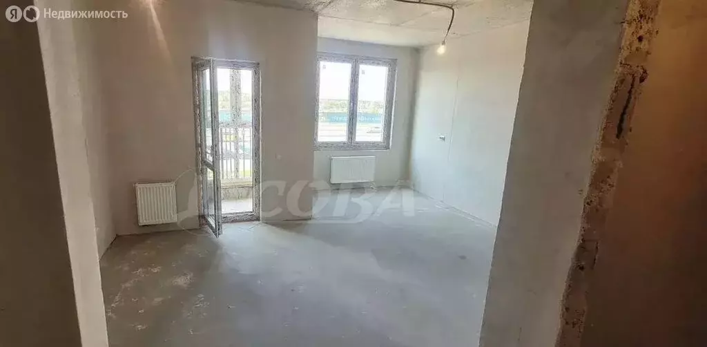 Квартира-студия: Тюмень, улица Василия Малкова, 5 (28.8 м) - Фото 1