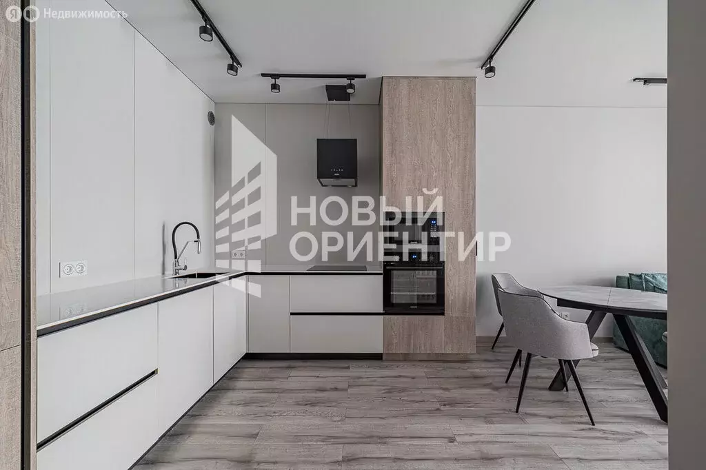 3-комнатная квартира: Екатеринбург, улица Татищева, 20 (82.7 м) - Фото 1
