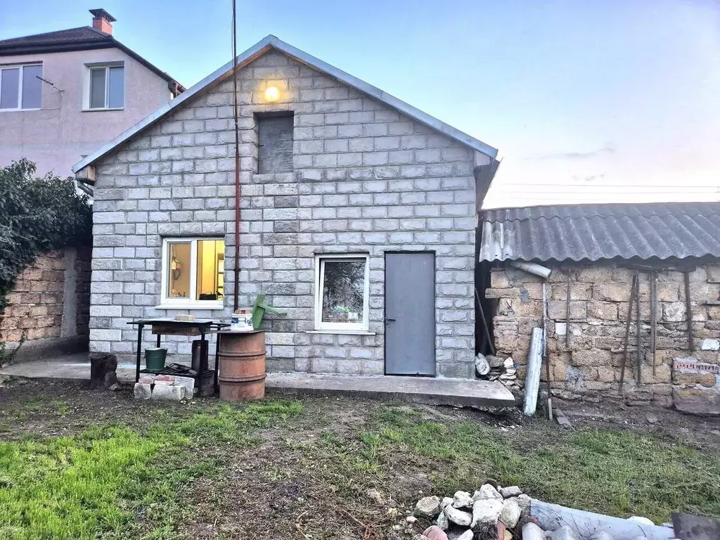 Дом в Крым, Симферополь ул. Днепровская (100 м) - Фото 1