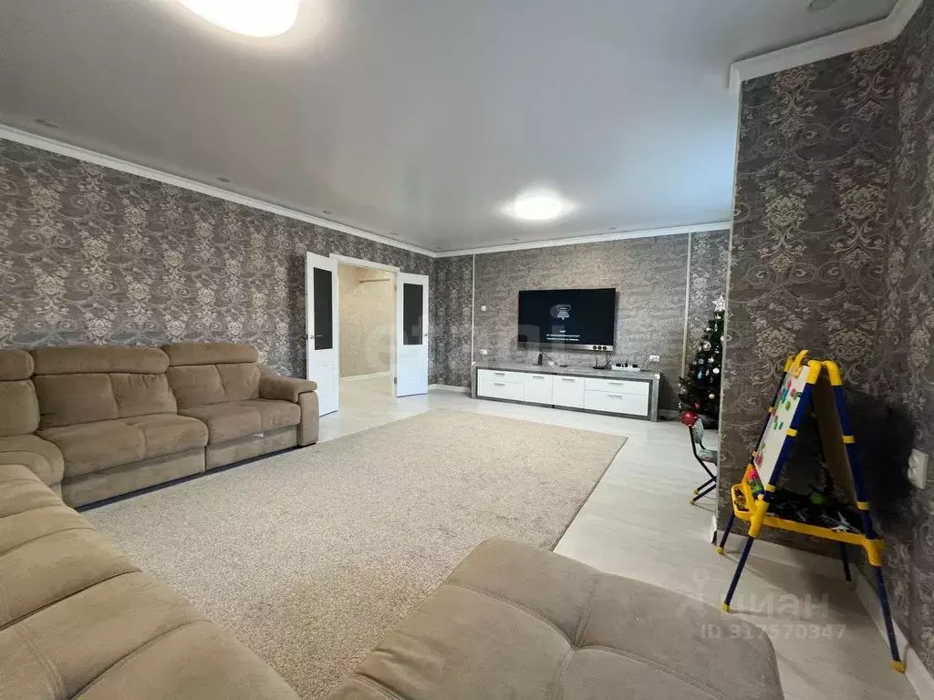 Дом в Калмыкия, Элиста ул. 8 Марта (305 м) - Фото 1