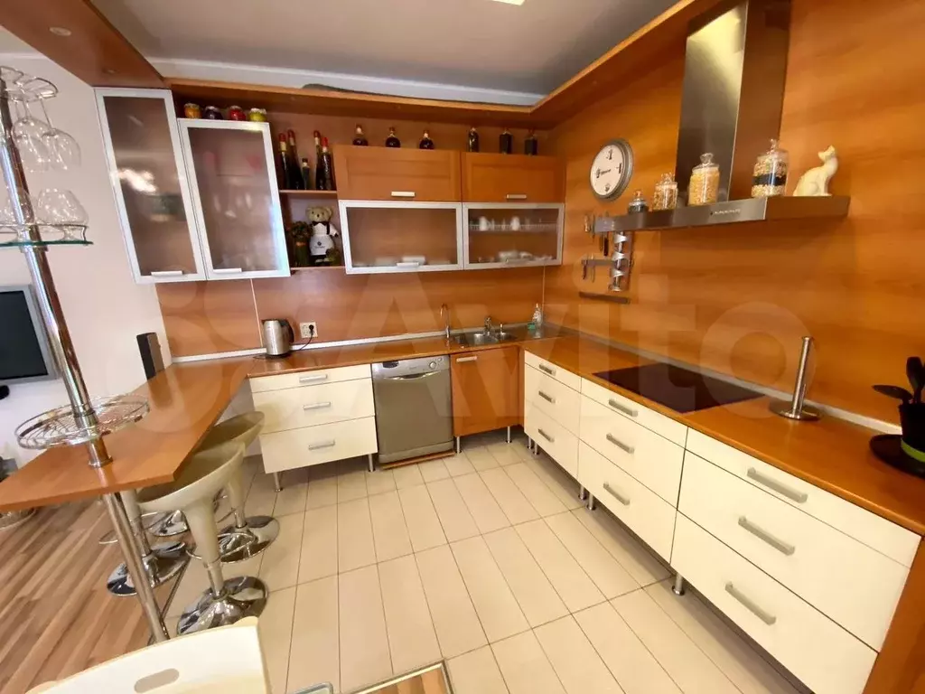 4-к. квартира, 130 м, 2/4 эт. - Фото 1