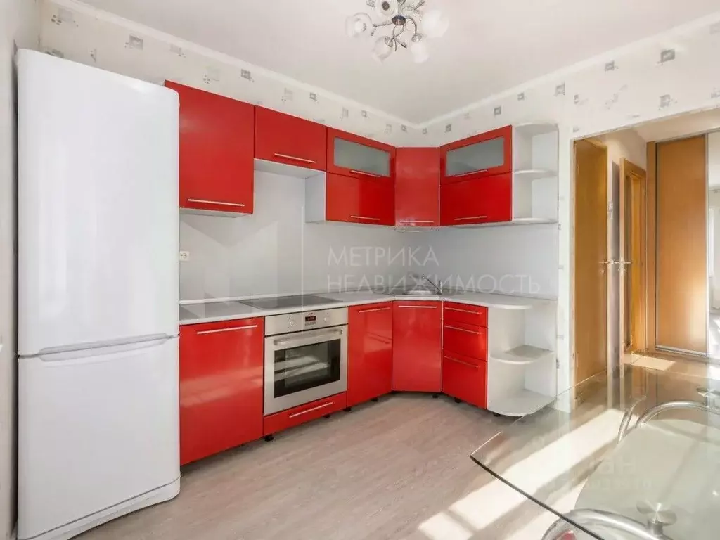 2-к кв. Тюменская область, Тюмень ул. Федюнинского, 11 (50.0 м) - Фото 1