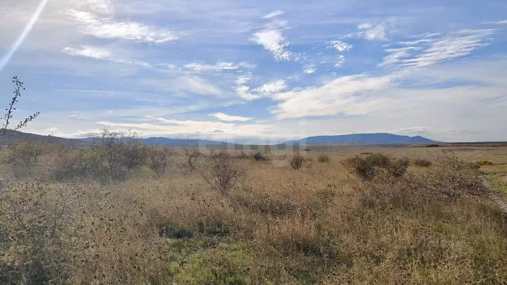 Участок в Крым, Кировский район, Первомайское с/пос, с. Отважное ул. ... - Фото 1