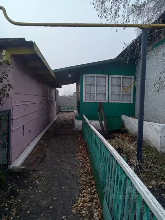 3-к кв. Омская область, Кормиловский район, с. Борки Комсомольская ... - Фото 2