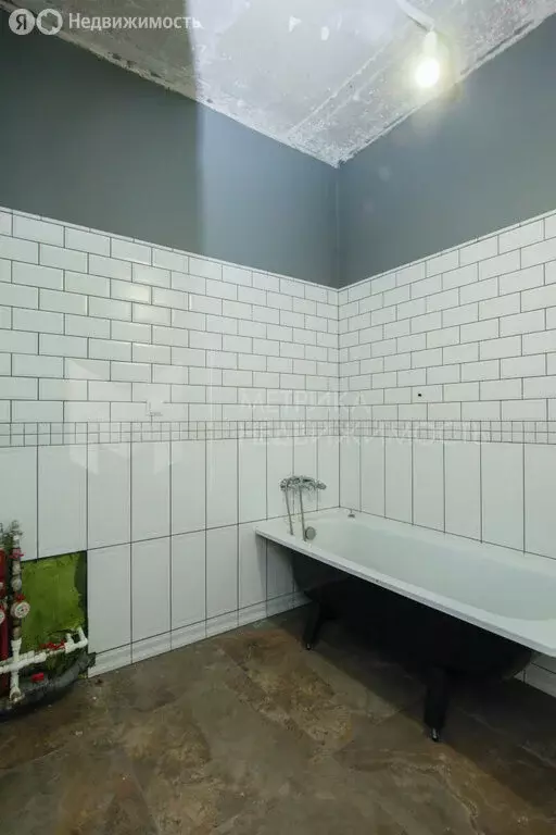3-комнатная квартира: Тюмень, улица Парада Победы, 17 (75 м) - Фото 0