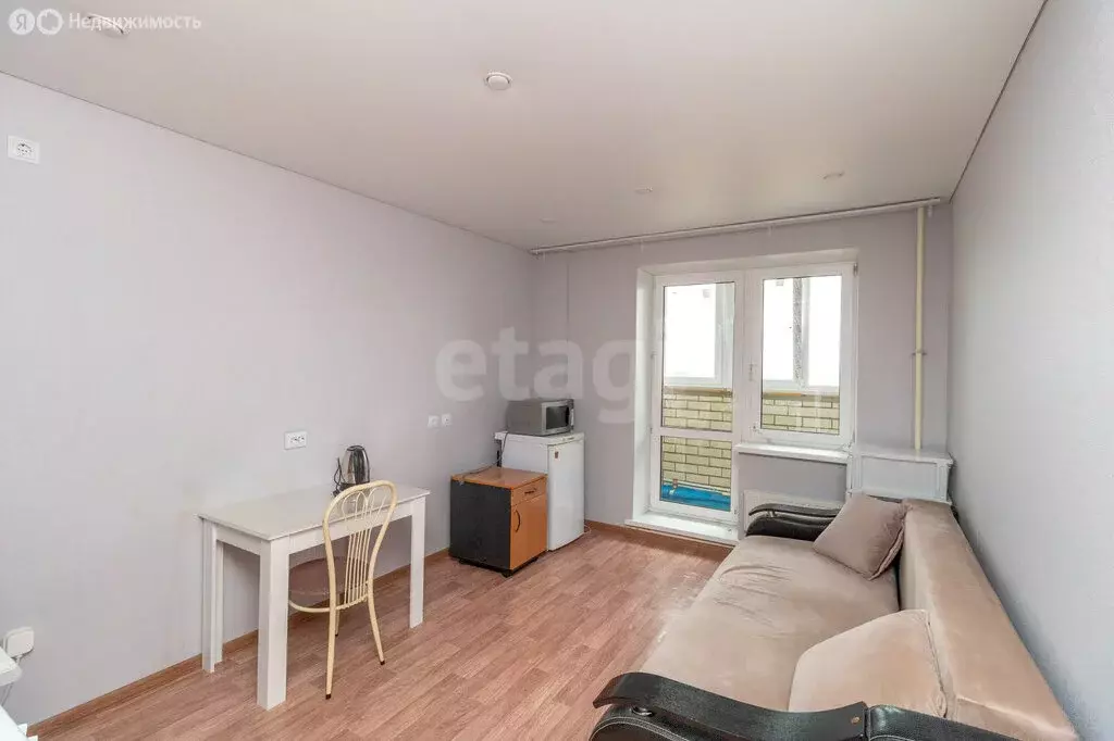 Квартира-студия: Тюмень, улица Тимофея Чаркова, 28 (20.6 м) - Фото 2