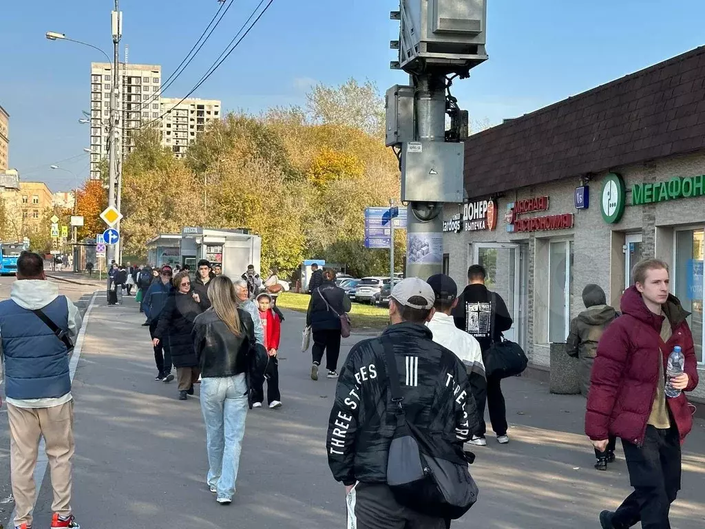 Топ точка под Кофе на Выходе из метро - Фото 0