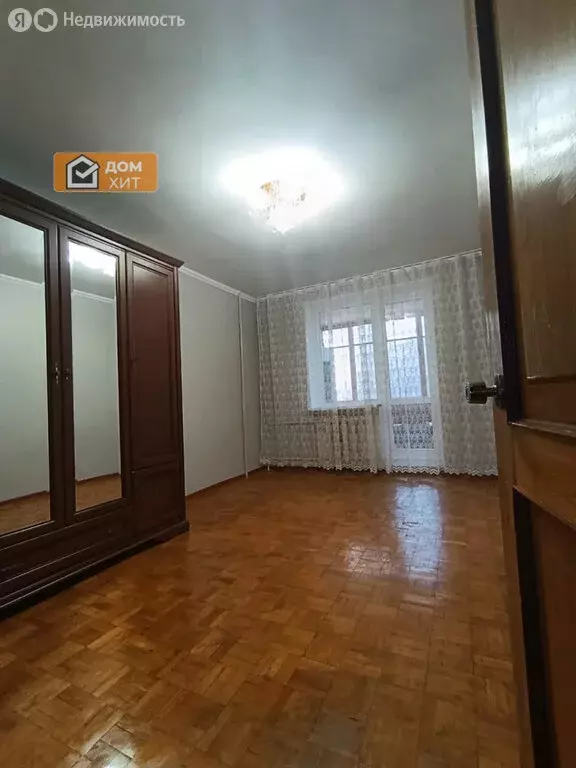 3-комнатная квартира: Симферополь, улица 60 лет Октября, 37 (72 м) - Фото 1