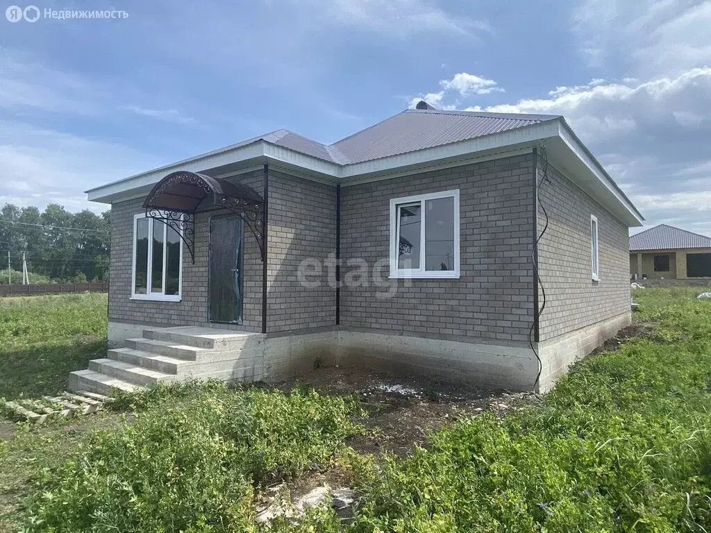 Дом в Иглинский район, Акбердинский сельсовет, село Карамалы (112 м) - Фото 1