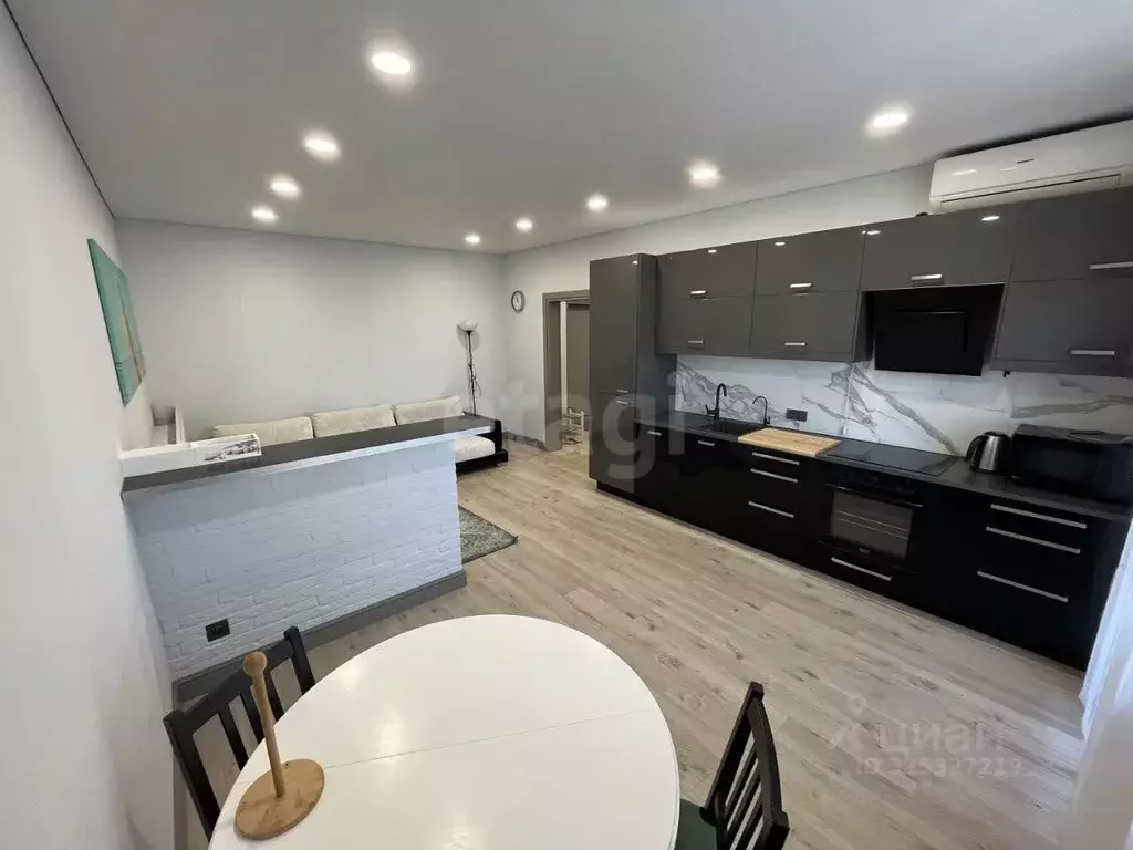 2-к кв. Свердловская область, Екатеринбург ул. Московская, 77 (80.0 м) - Фото 1