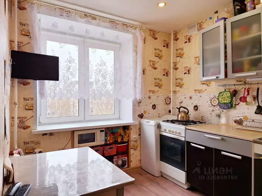 3-к кв. Ленинградская область, Луга ул. Победы, 3 (64.0 м) - Фото 1