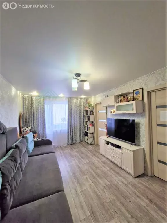 4-комнатная квартира: Абакан, улица Комарова, 2 (61 м) - Фото 1