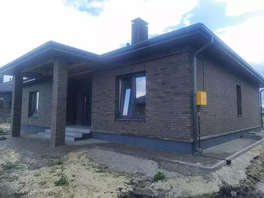 Дом в Старый Оскол, Нефритовая улица (100 м) - Фото 0