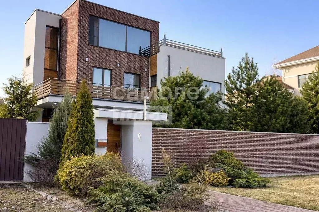 Дом в Калужская область, Обнинск Студенческая ул. (325 м) - Фото 1