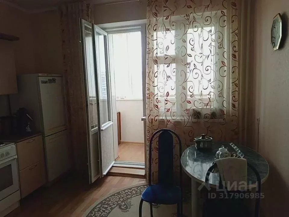 2-к кв. Белгородская область, Старый Оскол Степной мкр, 8 (63.0 м) - Фото 0
