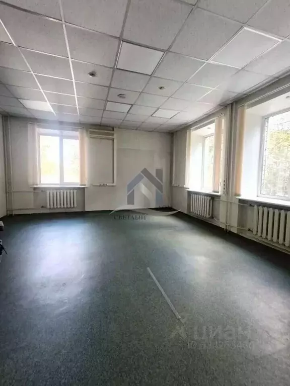 Помещение свободного назначения в Алтайский край, Барнаул просп. ... - Фото 1