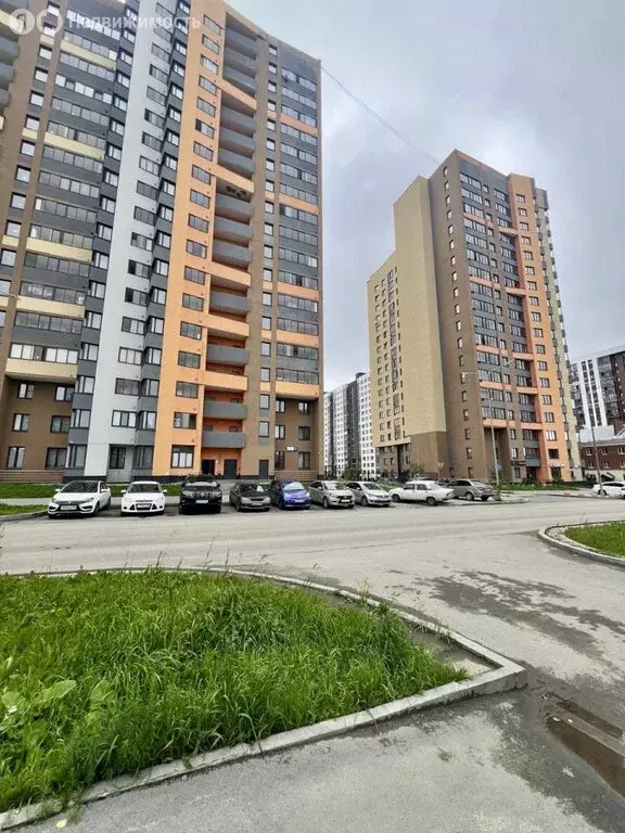 2-комнатная квартира: Верхняя Пышма, улица Орджоникидзе, 1 (56.3 м) - Фото 1
