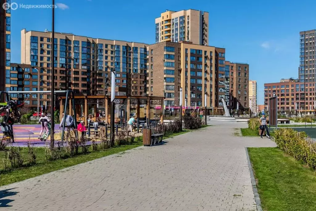 3-комнатная квартира: Тюмень, улица Фармана Салманова, 12 (81 м) - Фото 1