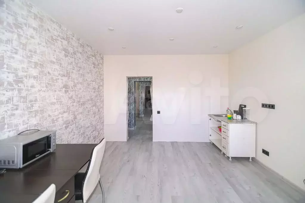2-к. квартира, 76 м, 6/9 эт. - Фото 1