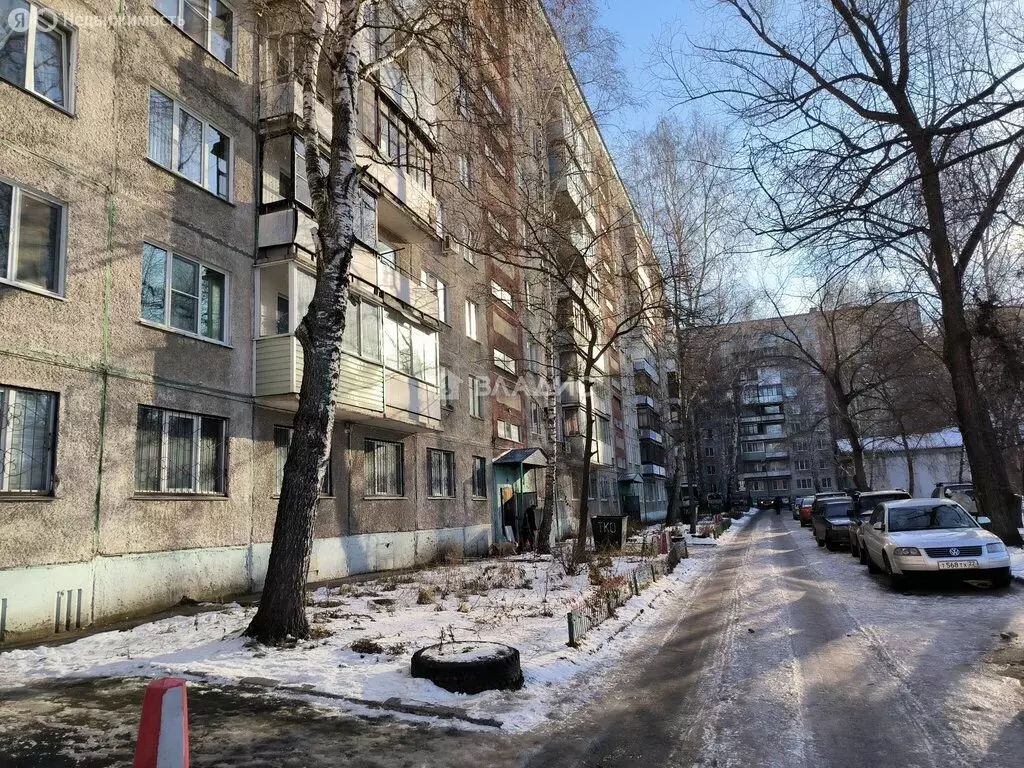 3-комнатная квартира: Барнаул, Павловский тракт, 66 (59.8 м) - Фото 1