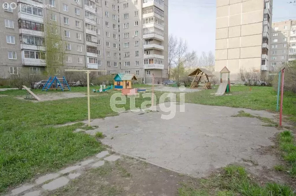3-комнатная квартира: Нижний Тагил, улица Юности, 49 (64.4 м) - Фото 0