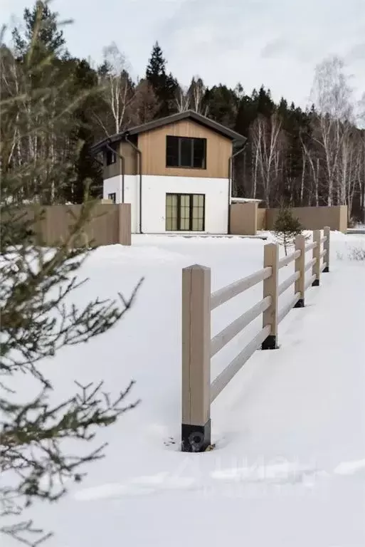 Дом в Иркутская область, Иркутский муниципальный округ, Листвянка рп ... - Фото 1