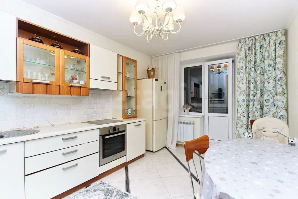 2-к кв. Тюменская область, Тюмень ул. Малыгина, 8 (75.0 м) - Фото 1