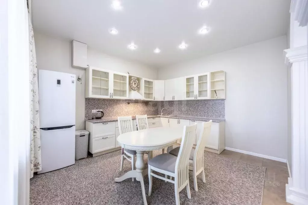 3-к кв. Тюменская область, Тюмень Комсомольская ул., 8 (122.0 м) - Фото 1