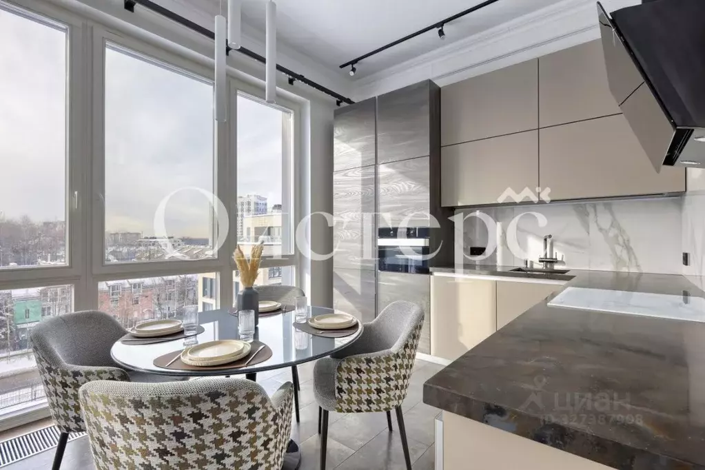 3-к кв. Санкт-Петербург Нижне-Каменская ул., 7к1 (80.4 м) - Фото 1