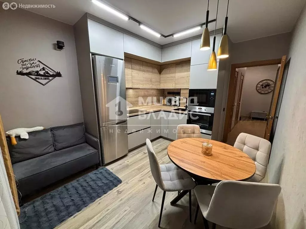 2-комнатная квартира: Омск, проспект Комарова, 17к3 (58 м) - Фото 1