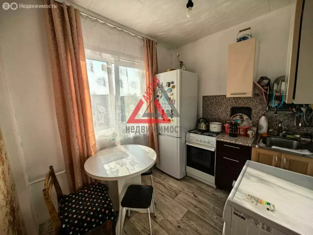 3-комнатная квартира: Каменск-Уральский, улица Белинского, 20 (59.6 м) - Фото 0