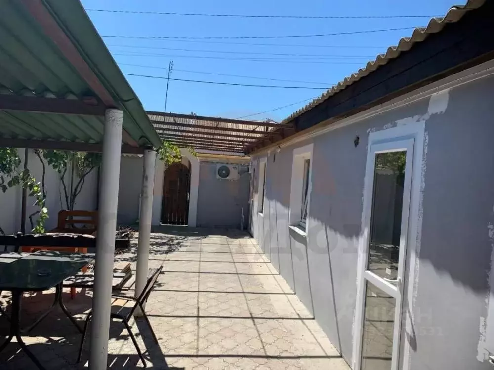 Дом в Крым, Сакский район, Лесновское с/пос, с. Прибрежное ул. ... - Фото 1